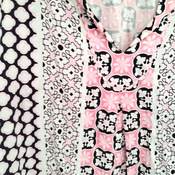 Pink Bell Sleeve Quatrefoil Floral Print Blouse - Picture 4 of 13